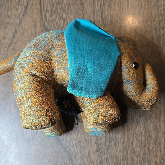 Jim Thompson Silk Elephants - Picture 5 of 7